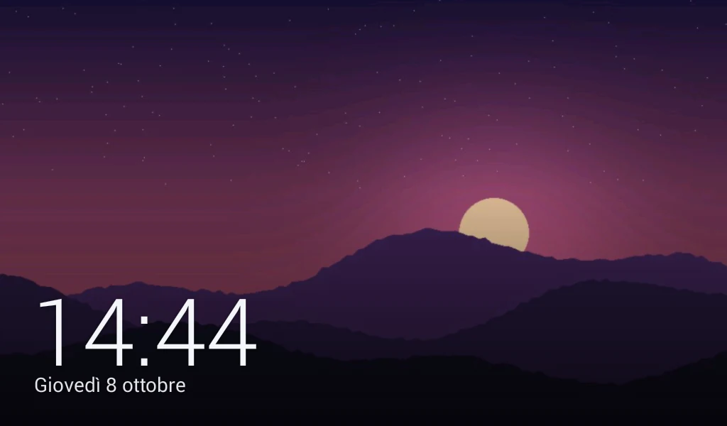 Il salvaschermo del tablet: un paesaggio con montagne al tramonto, l'ora e la data
